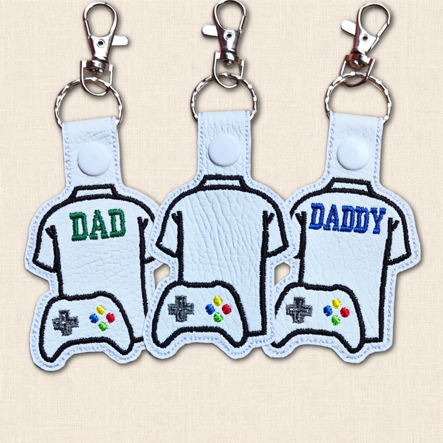 Dad Gamer Shirt Keyring - Embroidered Gaming Gift for Dad