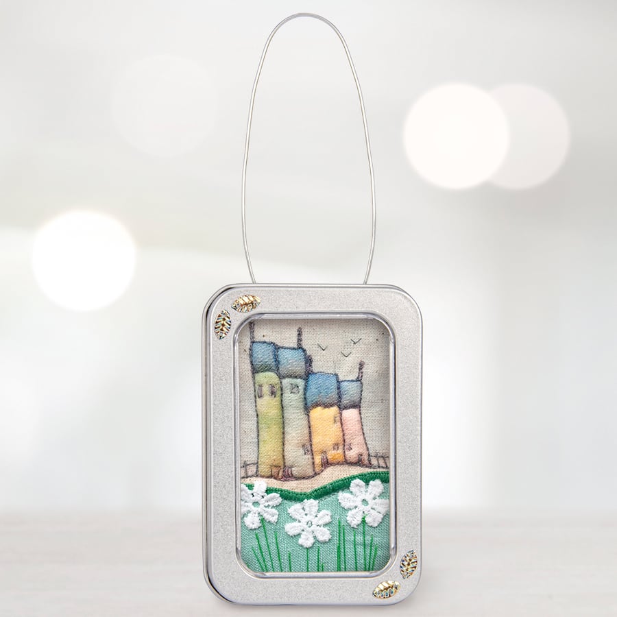 A little tin of country cottages, ornamet, textile art, gift