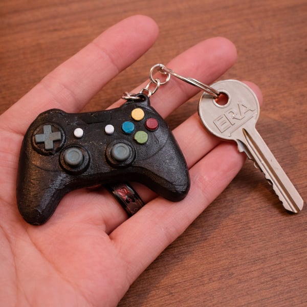 Gaming controller keyring - Hand painted.