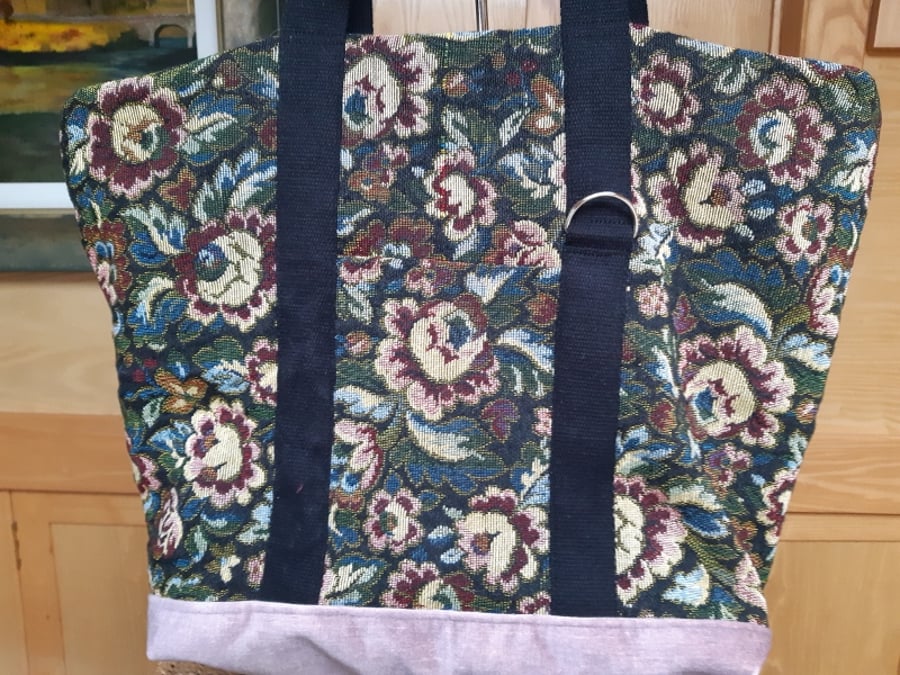 Expanding carpet bag