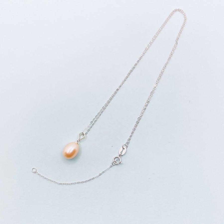 Gold Oval Freshwater Pearl Pendant Necklace in Sterling Silver 