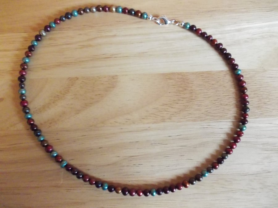 Multi-colour pearl necklace