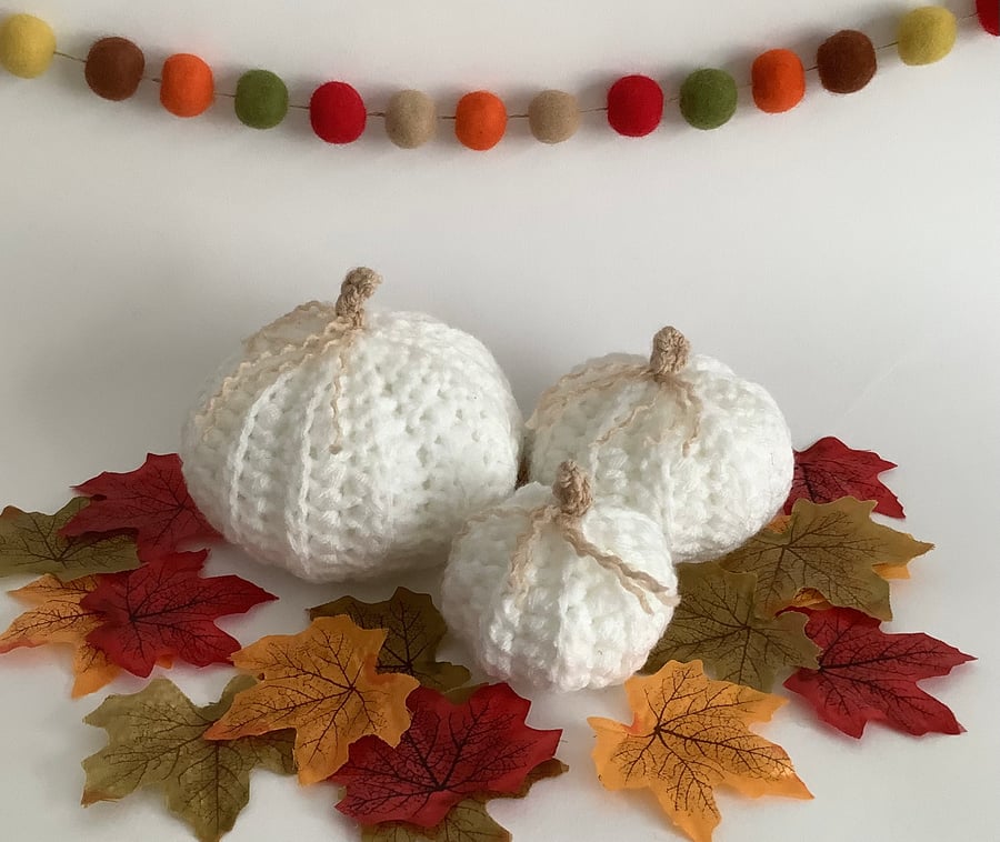 PUMPKINS .Set of 3. Autumn. White. Home decor. Halloween.