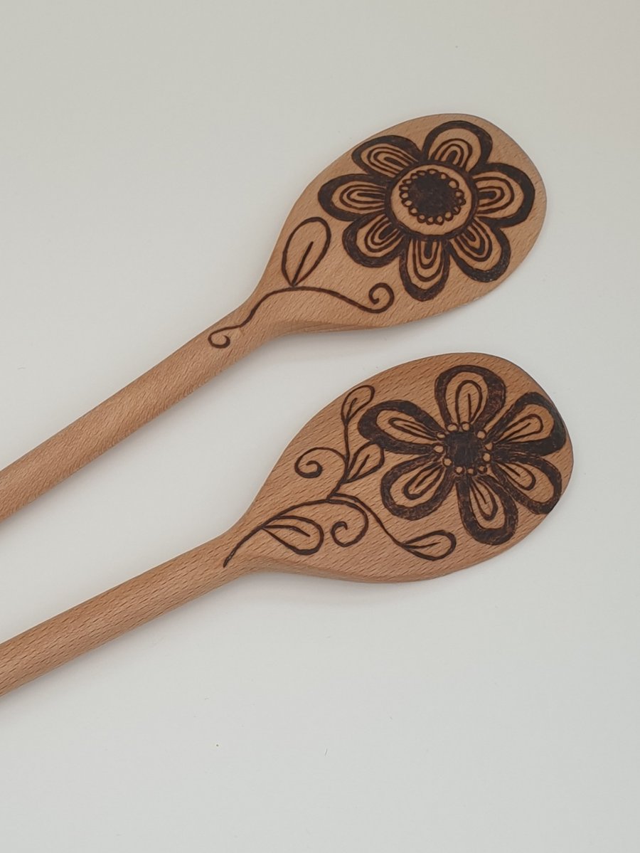 Baking gift - decorated wooden spoons with pyrography flowers, kitchen utensils 