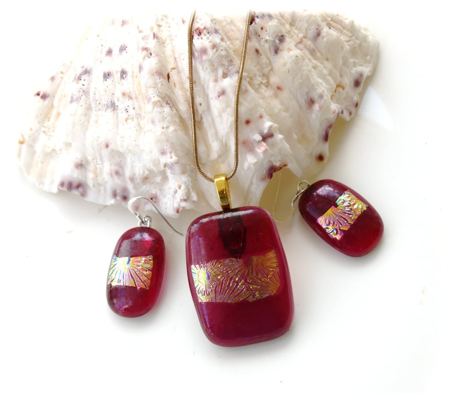 Dichroic Glass 123 Pendant Earring Set Deep Cranberry Gold Plated Chain