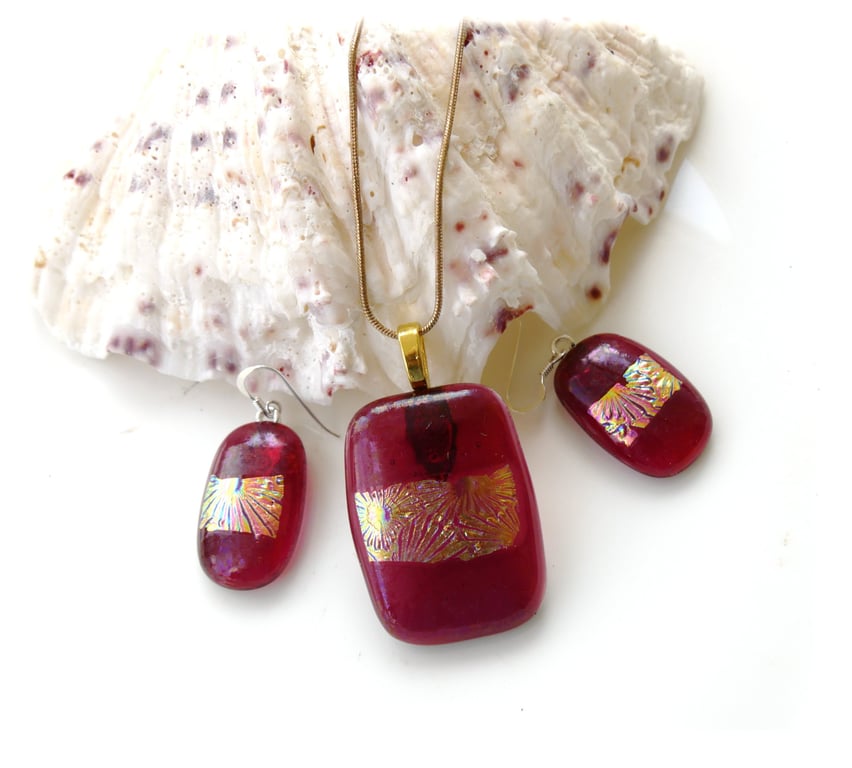 Dichroic Glass 123 Pendant Earring Set Deep Cranberry Gold Plated Chain