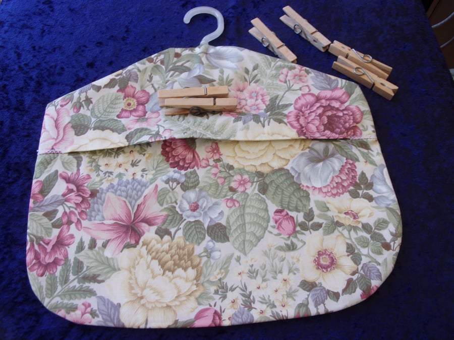 Small Peg Bag (pegs not included)