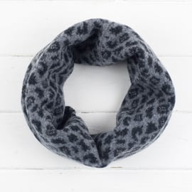 Leopard knitted cowl - grey