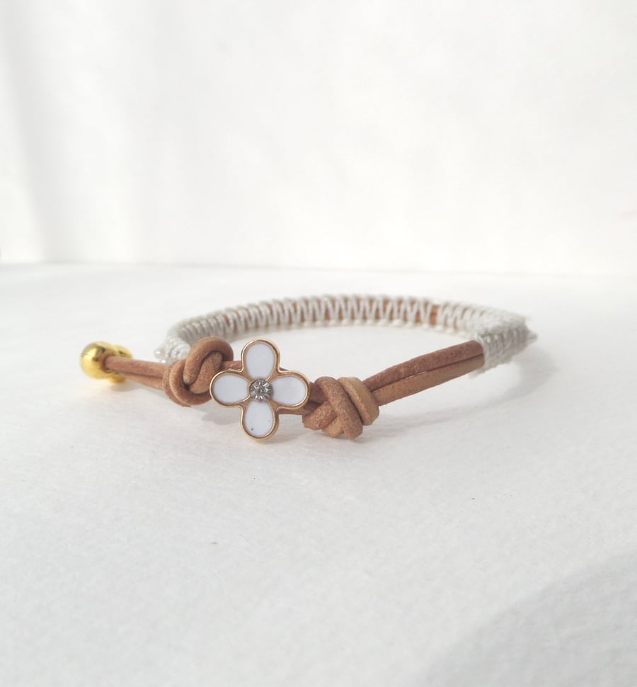 Small Tan Leather Bracelet, White Pearly Bead Macramé, Flower Clasp