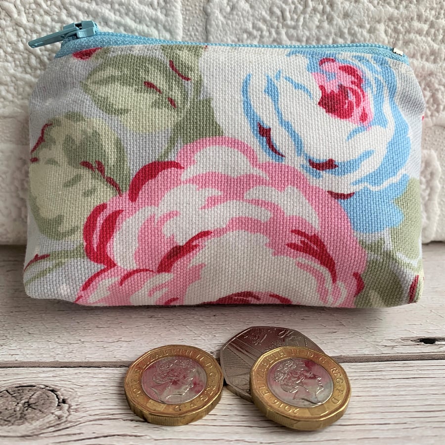 Small purse, coin purse in pale blue with pink and blue roses