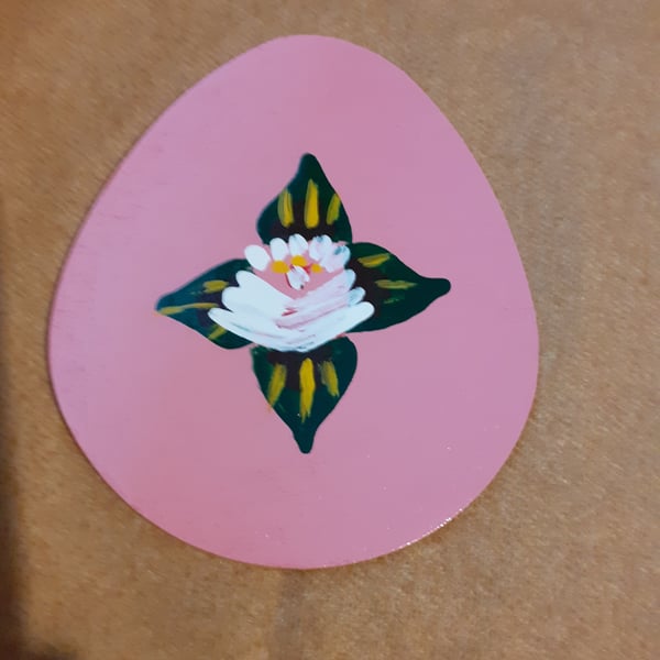 Egg shaped wooden magnet with canal art style rose