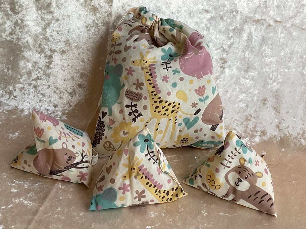 JUNGLE FRIENDS  3  LITTLE BEAN BAGS RICE FILLED THROWING OR JUGGLING GAME & BAG