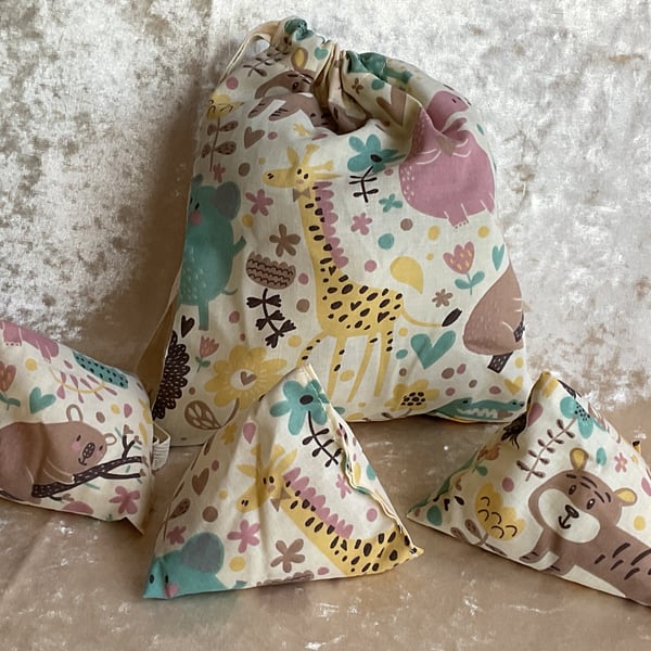 JUNGLE FRIENDS  3  LITTLE BEAN BAGS RICE FILLED THROWING OR JUGGLING GAME & BAG