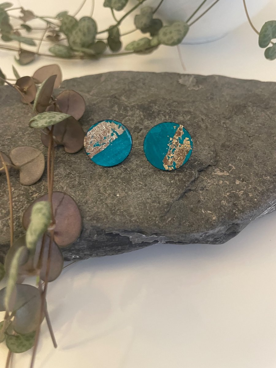 Stud earrings in teal and gold