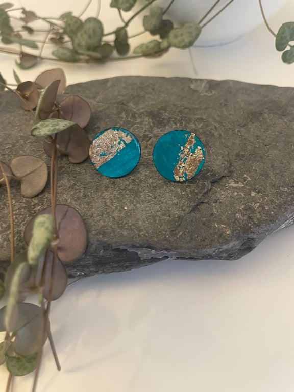 Stud earrings in teal and gold