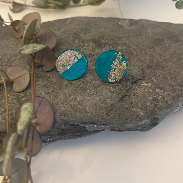 Stud earrings in teal and gold