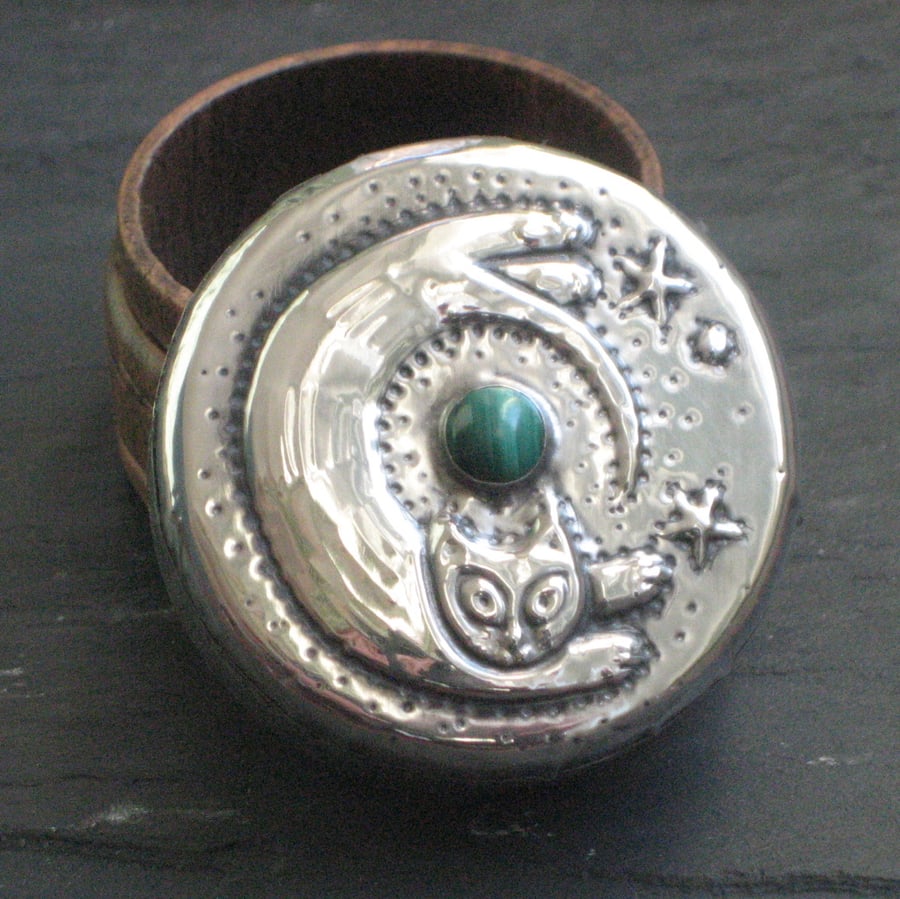 Leaping Cat Malachite Box in Silver Pewter