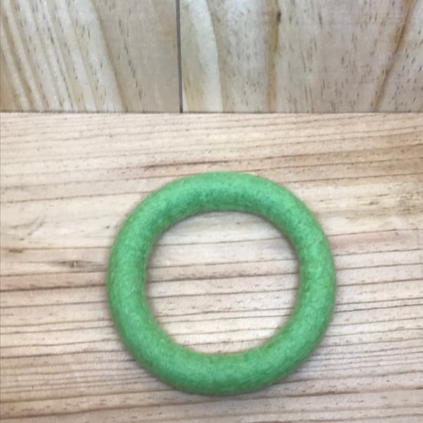 Green Felt Bracelet. (430)