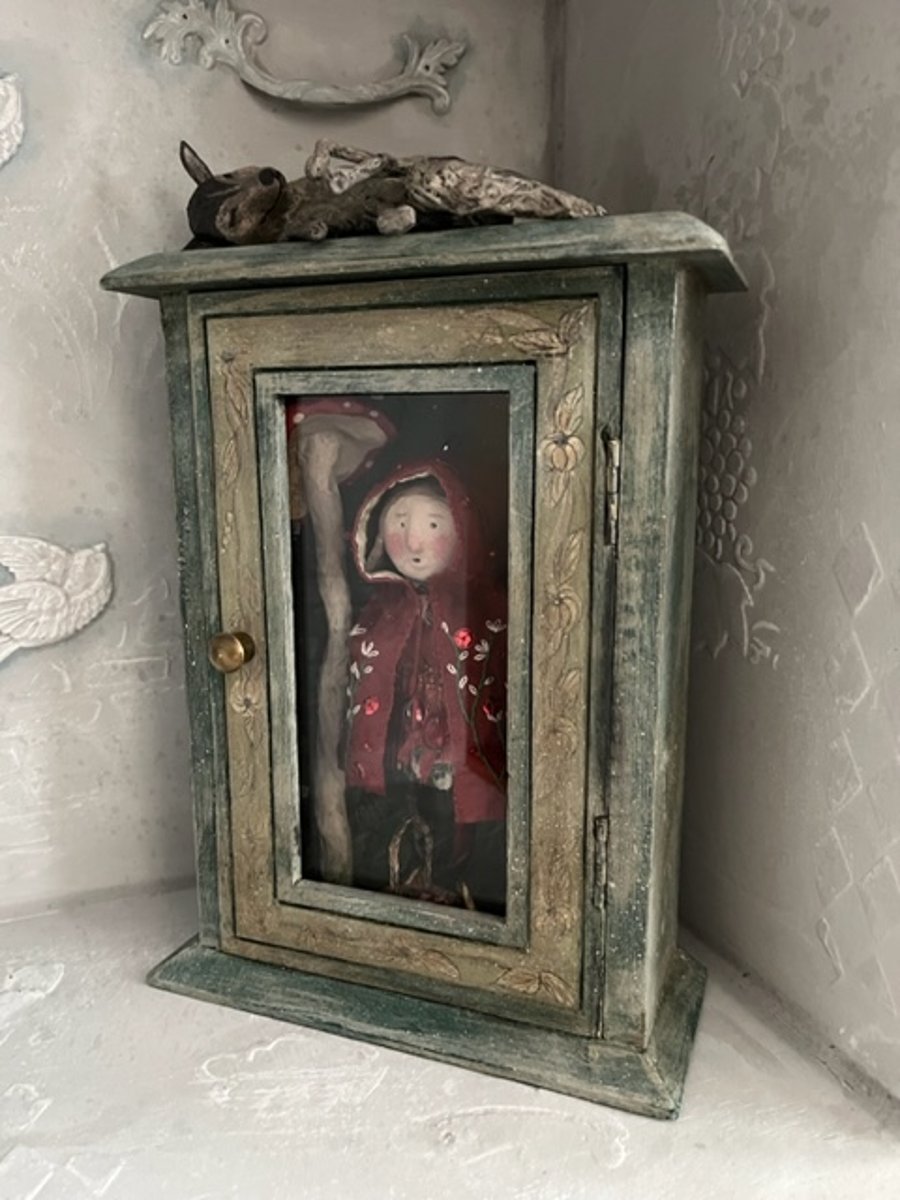 Little Red Riding Hood and the wolf diorama