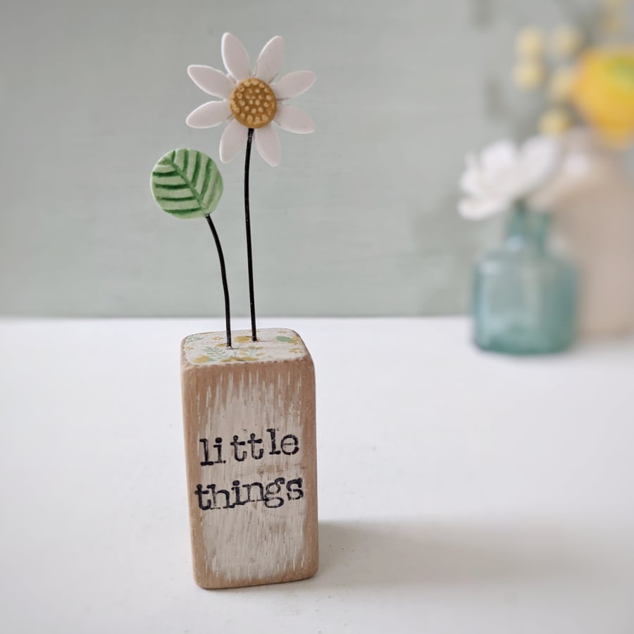 Clay Daisy Flower in a Printed Wood Block 'Little things'