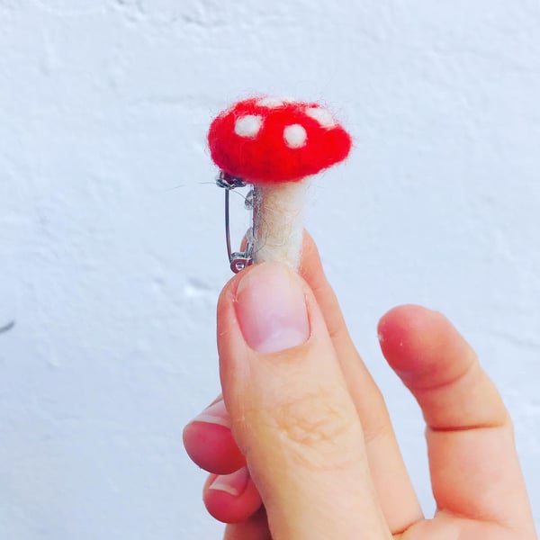 Toadstool brooch, toadstool pin, mushroom brooch, mushroom gift