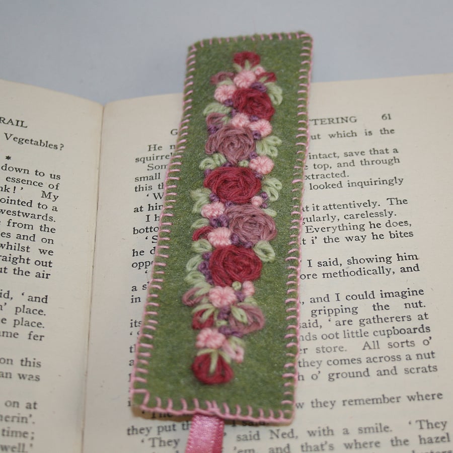 Embroidered Bookmark - Pink rose garland