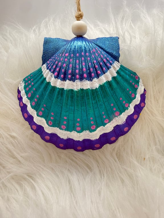 Hand painted scallop shell hanging decoration 