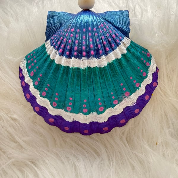 Hand painted scallop shell hanging decoration 