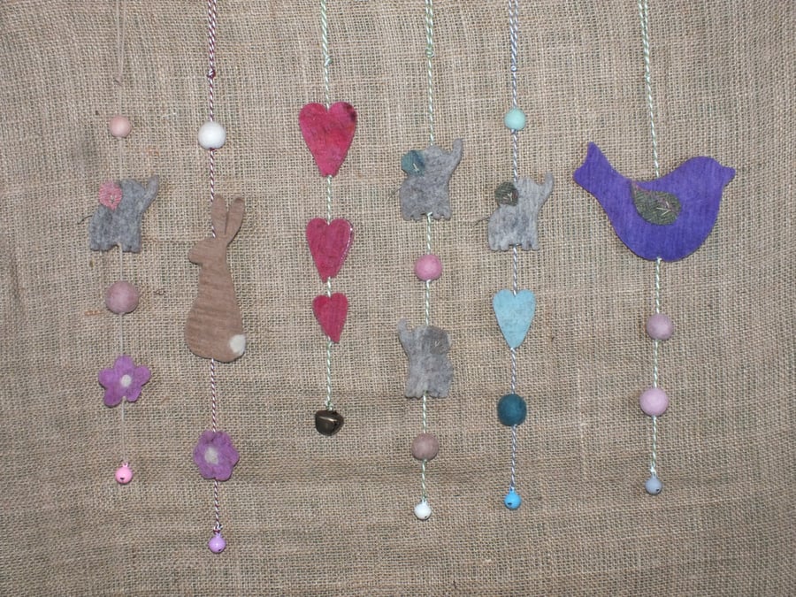 Hanging decoration from felted wool