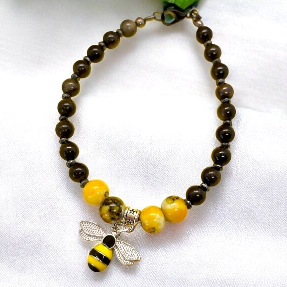 Bee Charm Beaded Bracelet, gifts for Bee Lovers,