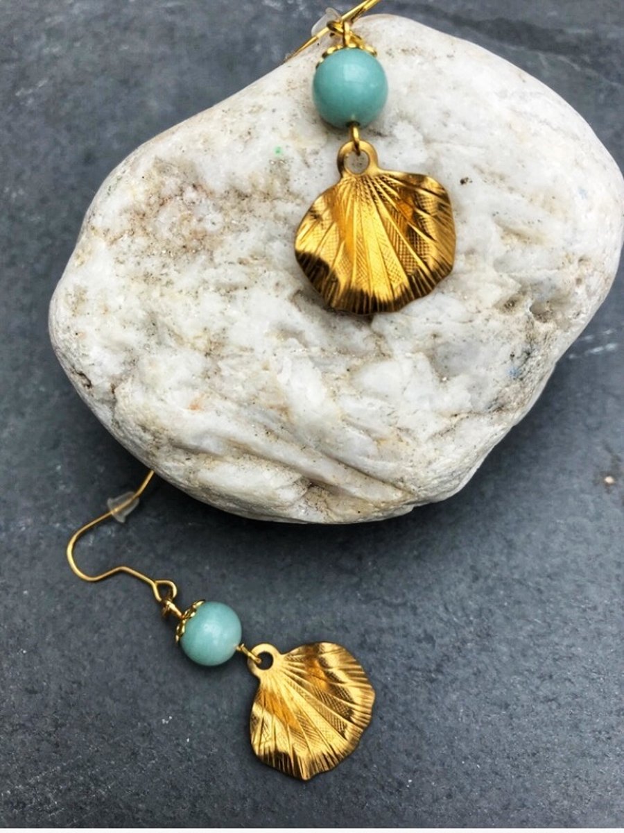Golden leaf earrings with agate semi precious gemstone