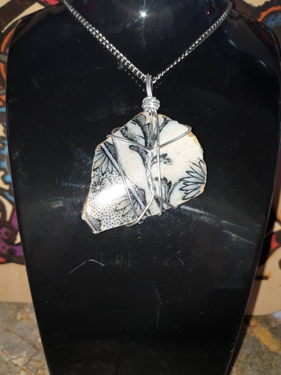 Black Floral Mudlarking Pendant