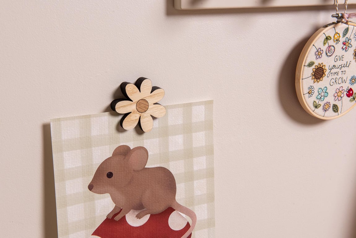 Flower Wall Magnet - Ash and Oak. For Holding Children's Artwork, Posters.