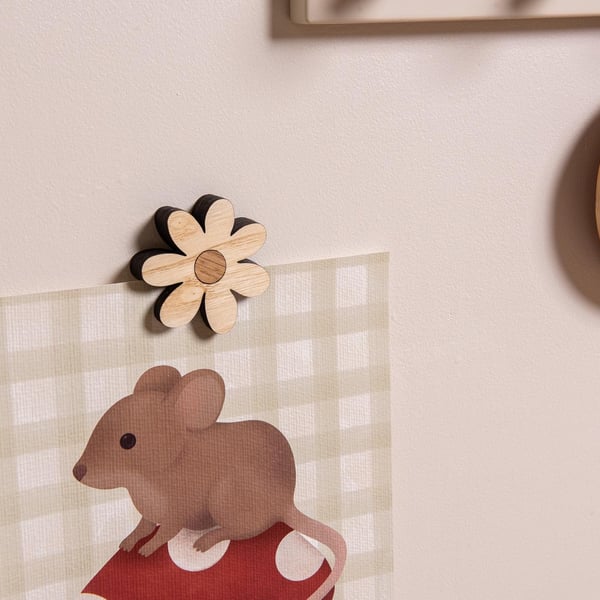 Flower Wall Magnet - Ash and Oak. For Holding Children's Artwork, Posters.