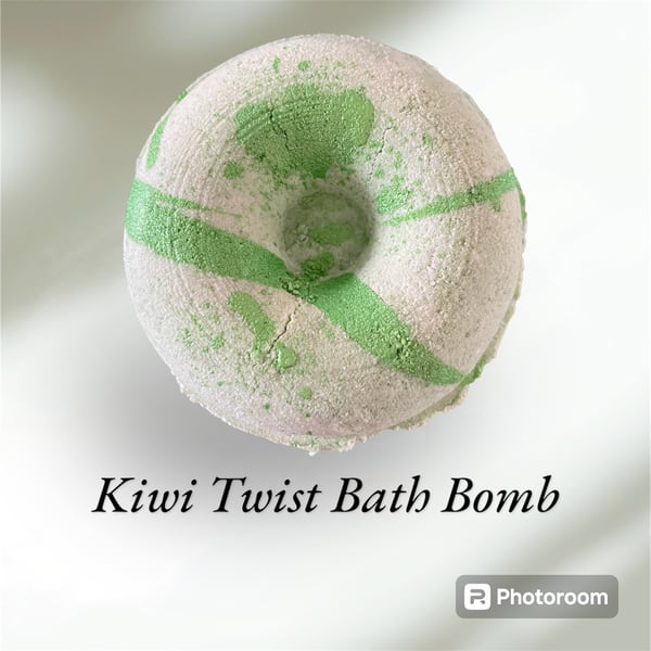 Kiwi Twist Bath Bomb