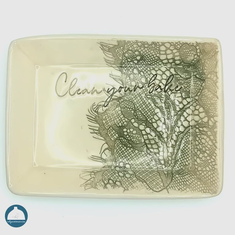 Ceramic dish with lace detail