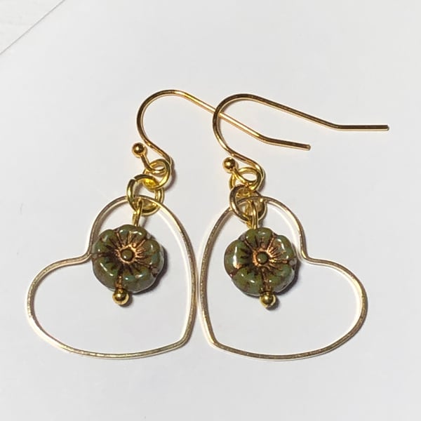Gold heart hoop earrings 