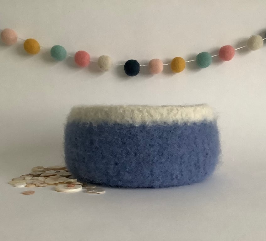 FELTED 'FUSSPOT' BOWL, desk tidy . Blue with white rim. Home decor.