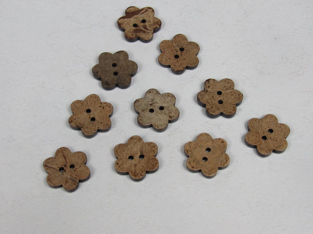 10 Medium 18mm Coconut Shell Flower Buttons