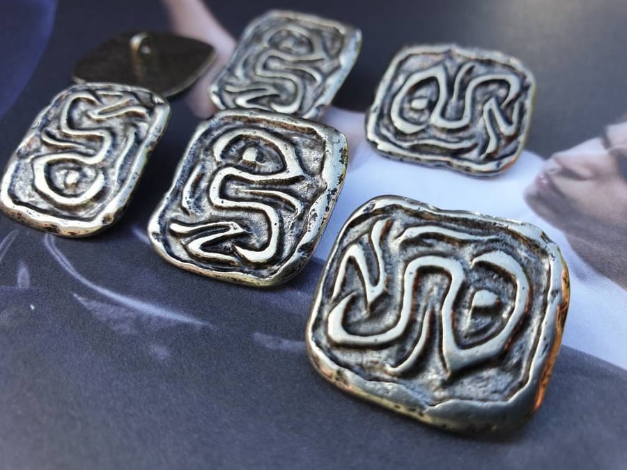 1" 25mm 40L Rare Buttons Antique Silver