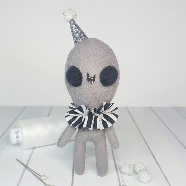 Party Alien in Monochrome 