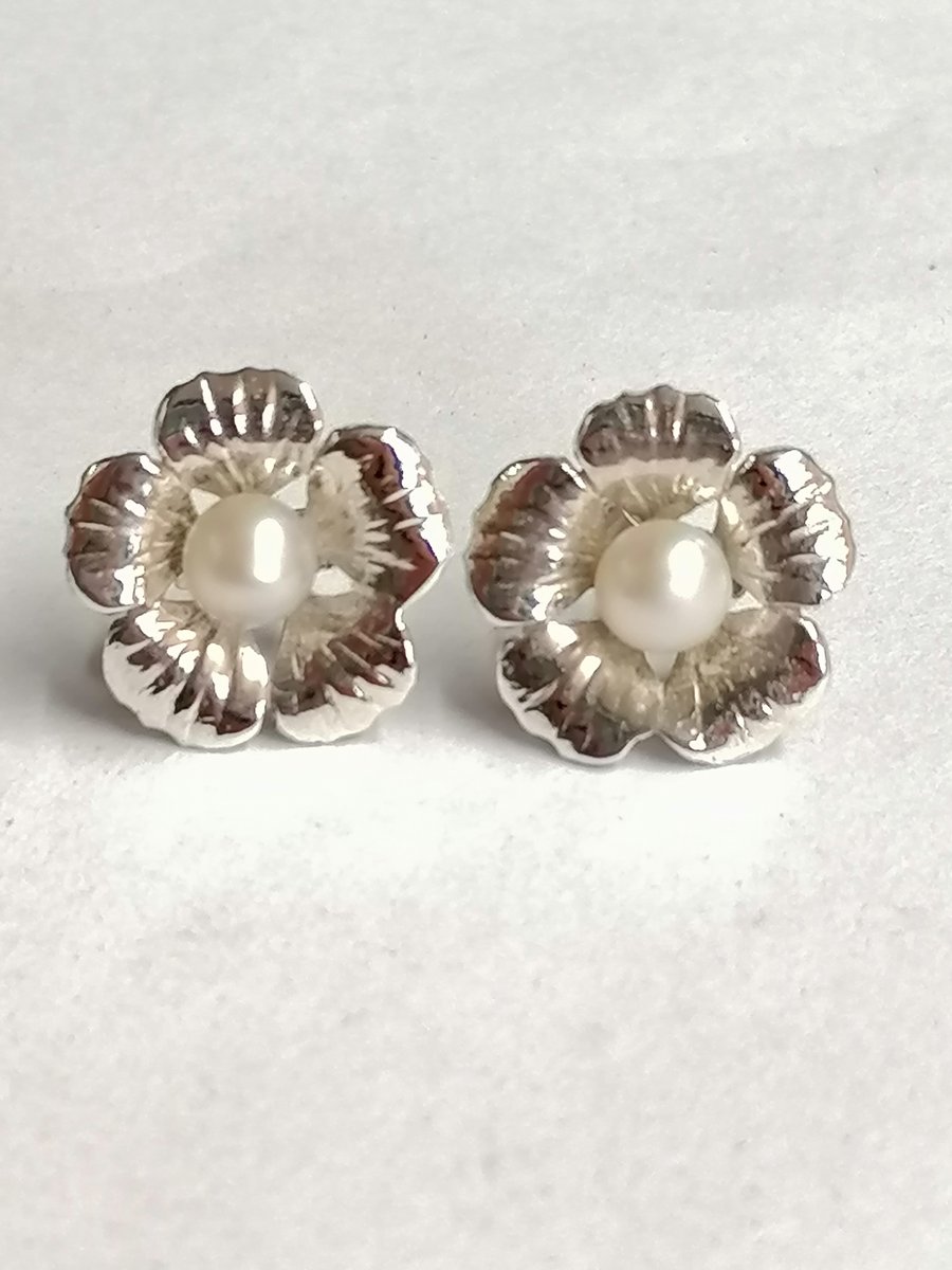 Pearl studs hand made from Sterling Silver set with a 5mm Freshwater Pearl