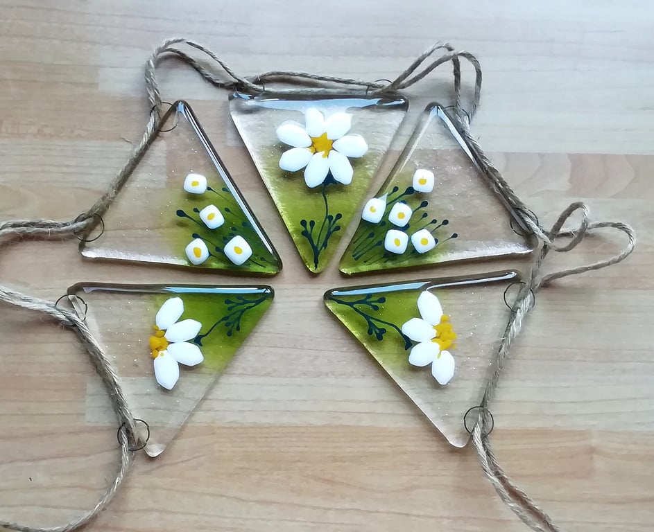 Fused Glass Daisy Bunting: Handcut Enamel Flower Garden Decor
