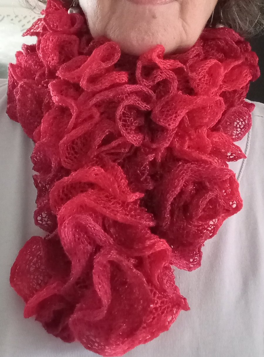 Red frilly scarf with glitter
