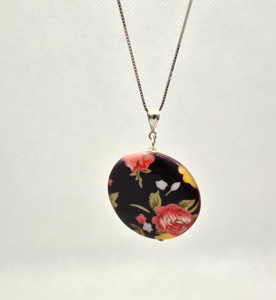 Painted shell coin style pendant necklace with ... - Folksy
