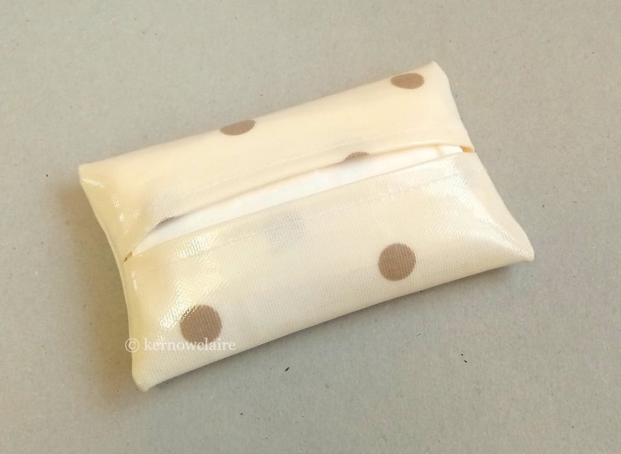 Cream tissue holder with beige spots, tissues included