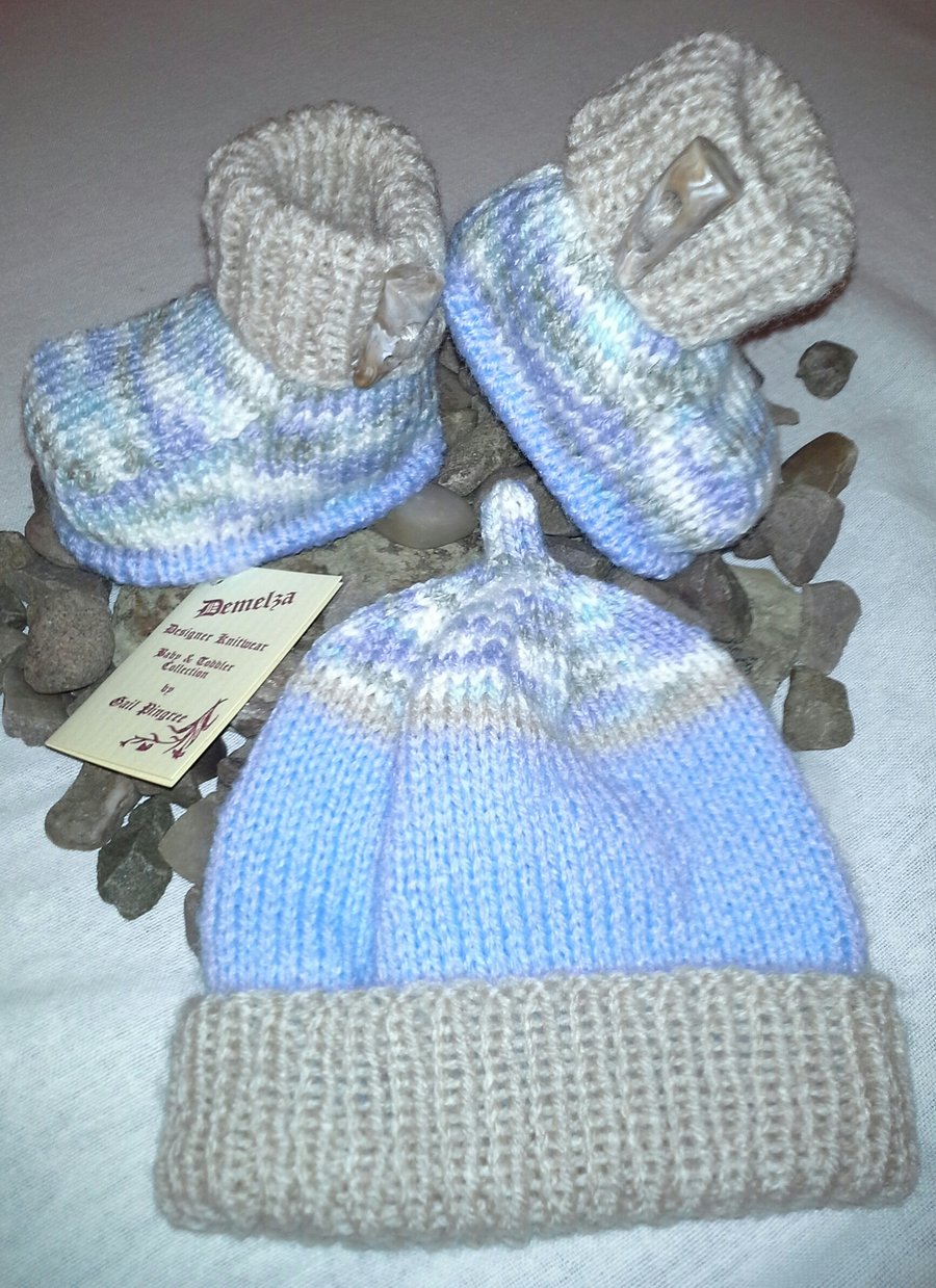  Baby Boys  Hat & Booties Set    0-6 months size