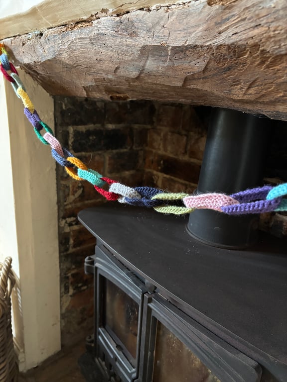 Knitted “paper” chains
