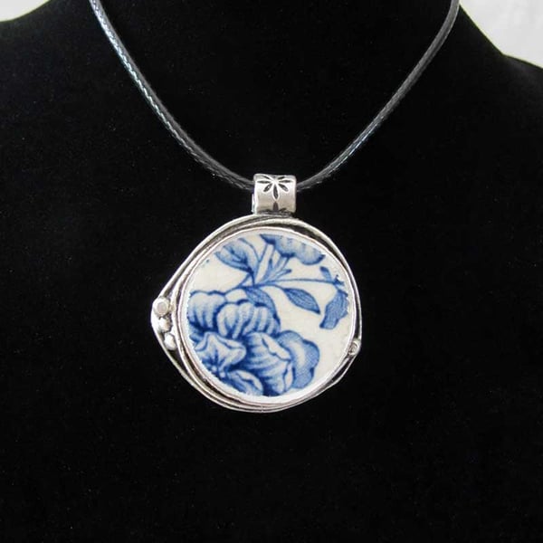 PENDANT BROKEN CHINA CERAMIC NECKLACE