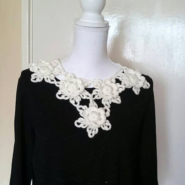 Crochet white flower triangle collar -decorative white flowered necklace